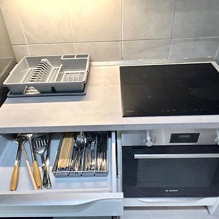 Modern Spacious Apartment In Center Прага Экстерьер фото